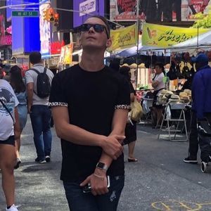 Meet your Posher, Derek